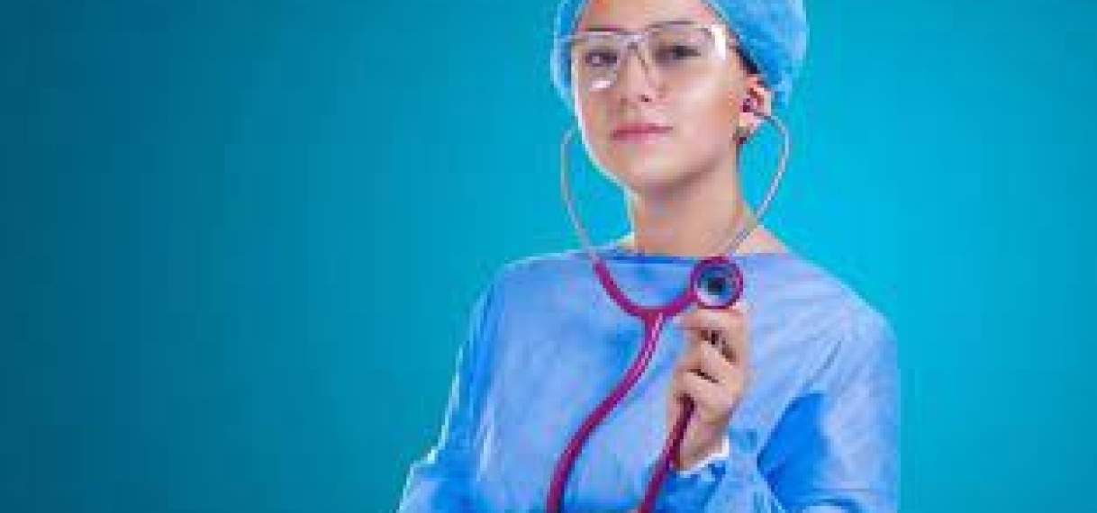 Suricare biedt 25 Surinaamse verpleegkundigen baan in Nederland