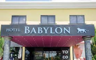 “Inboedel hotel Babylon, wordt gedoneerd aan sociale instellingen en getroffenen”