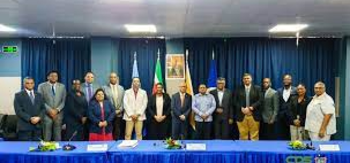 Guyanese delegatie in Suriname in verband met brug Corantijnrivier