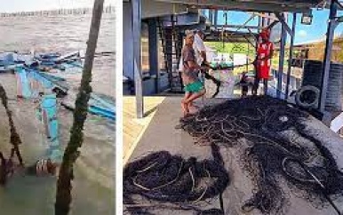 Onstuimig weer op zee eist tol, drie vissersboten gezonken