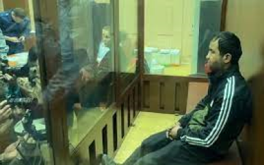 Verdachte aanslagplegers Moskou toegetakeld te zien in rechtszaal