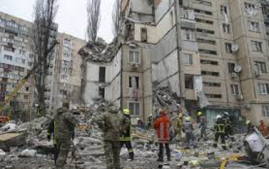 Rusland treft Kyiv met hypersonische raketten, woningcomplex beschadigd