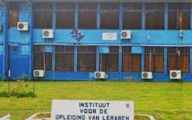 MinOWC heeft geen oor voor stakende docenten Avondopleiding Hoofdakte