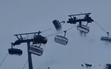 Storm schudt Italiaanse skilift door elkaar