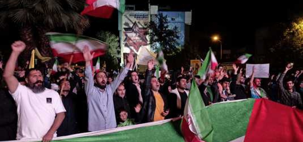 Iraniërs vieren feest op straat na raketaanvallen op Israël