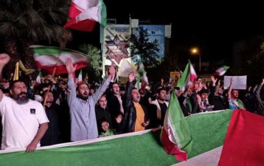 Iraniërs vieren feest op straat na raketaanvallen op Israël