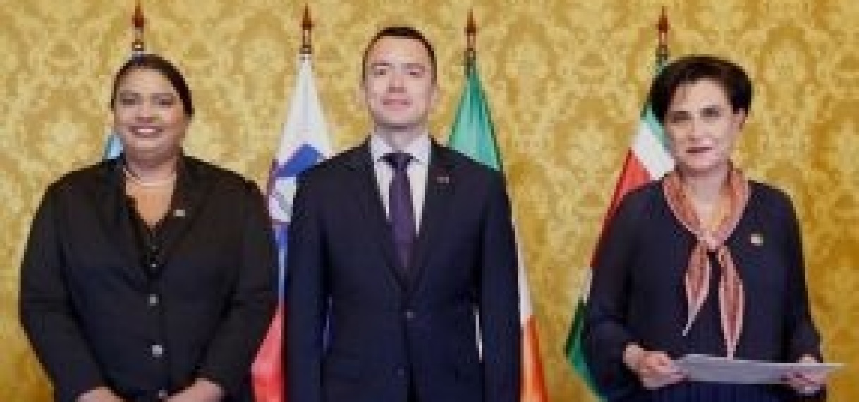 Ambassadeur Ramkisoen overhandigt geloofsbrieven aan president Noboa Azín van Ecuador