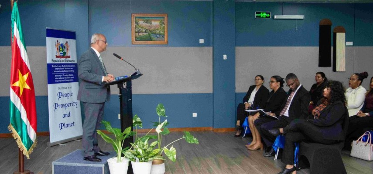 “Suriname Diplomaten Instituut lanceert ‘Basis Diplomaten Cursus 2024’