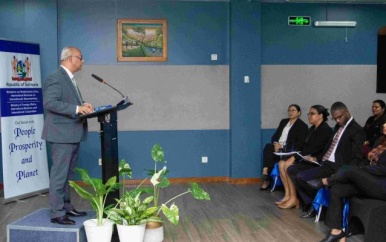 “Suriname Diplomaten Instituut lanceert ‘Basis Diplomaten Cursus 2024’