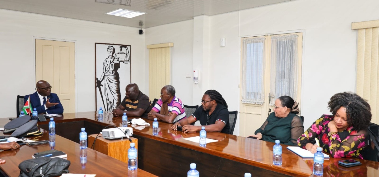 Minister Amoksi ontvangt delegatie Nw Koffiekamp en Zijin Mining