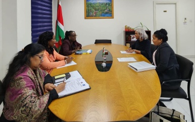 Advance Team van ACS Secretariaat brengt beleefdheidsbezoek aan ambassadeur Miriam Macintosh