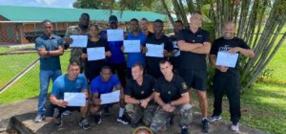 “Surinaamse en Frans-Guyanese leger houden gezamenlijke sporttraining: Een succesvolle uitwisseling van expertise”