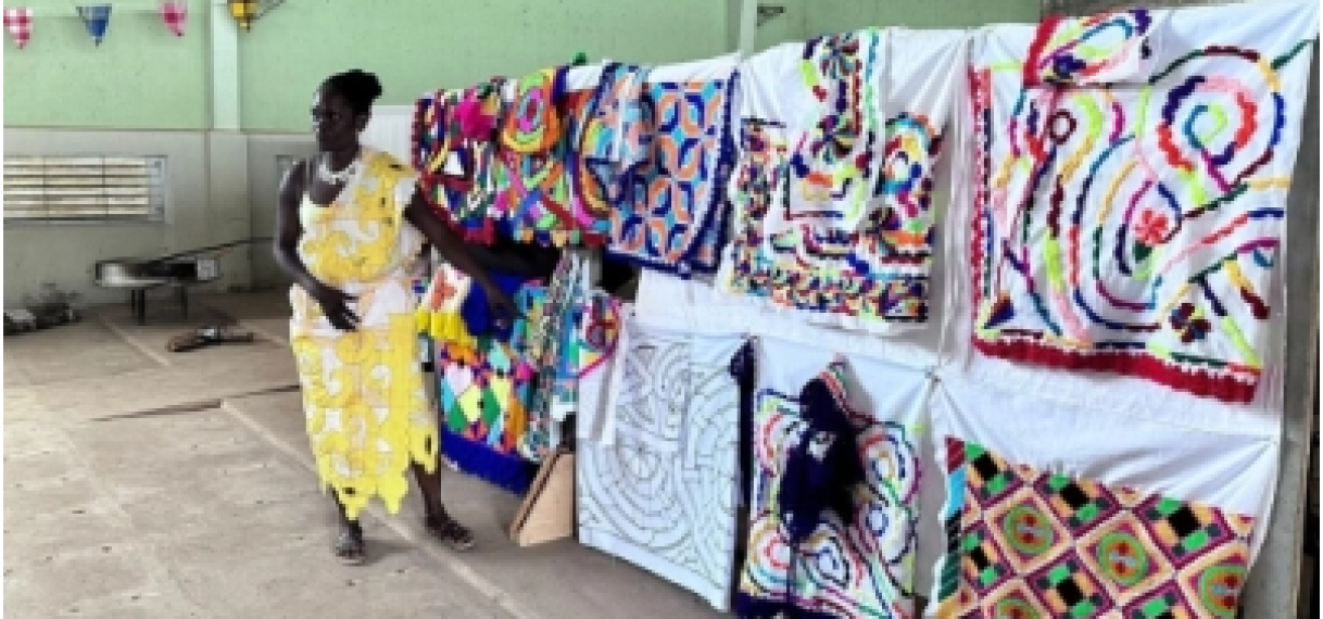 ‘Grote Marrontententoonstelling’ trekt veel belangstelling in Beatrix Theater Moengo