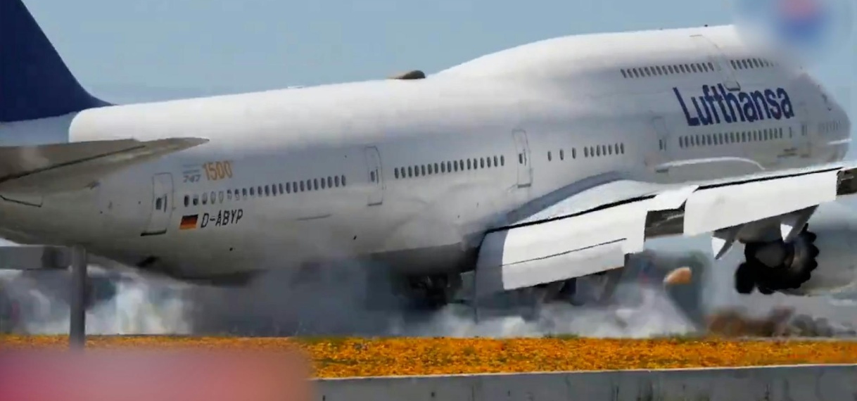 Vliegtuig met mensen aan boord stuitert op landingsbaan in VS
