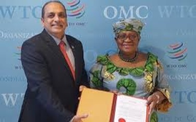 Ambassadeur Jadoenathmisier overhandigt geloofsbrieven aan Directeur-Generaal van WTO