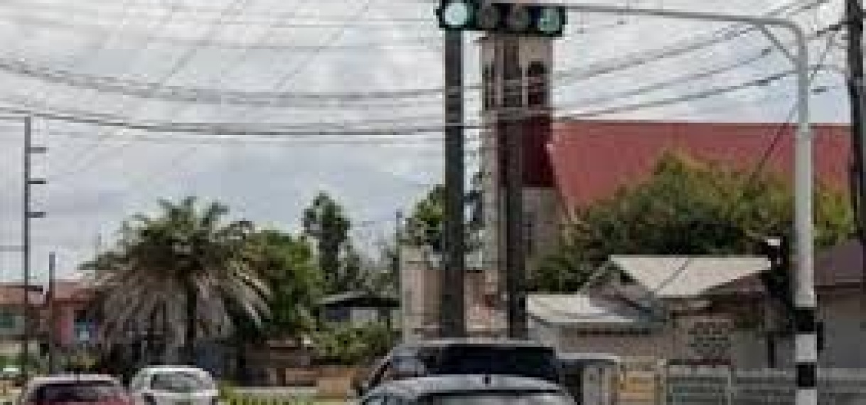 Verouderde Verkeerslichten Landelijk Vervangen in Suriname