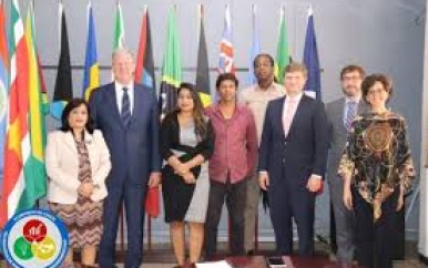 Ambassadeur van de VS en minister Kuldipsingh bespreken Intellectuele Eigendom