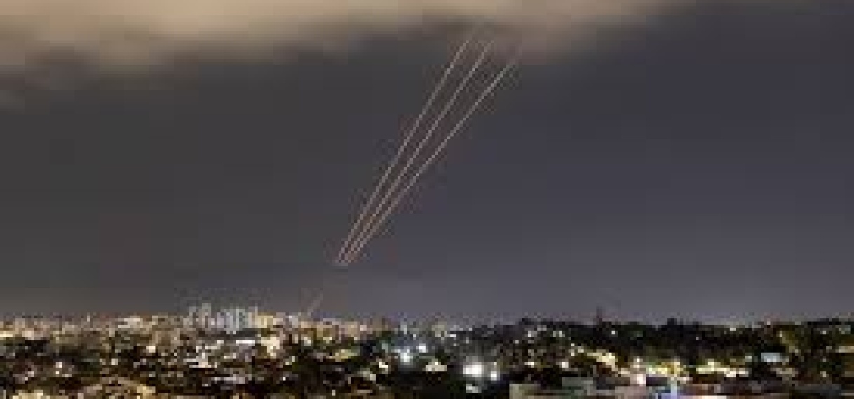 Iran heet 300 drones en raketten op Israel aqfgevuurd, die inmiddels 99% heeft onderschept