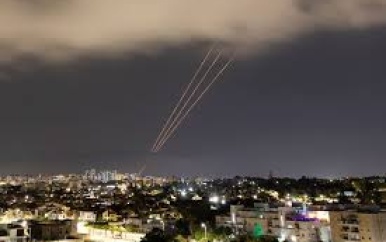 Iran heet 300 drones en raketten op Israel aqfgevuurd, die inmiddels 99% heeft onderschept