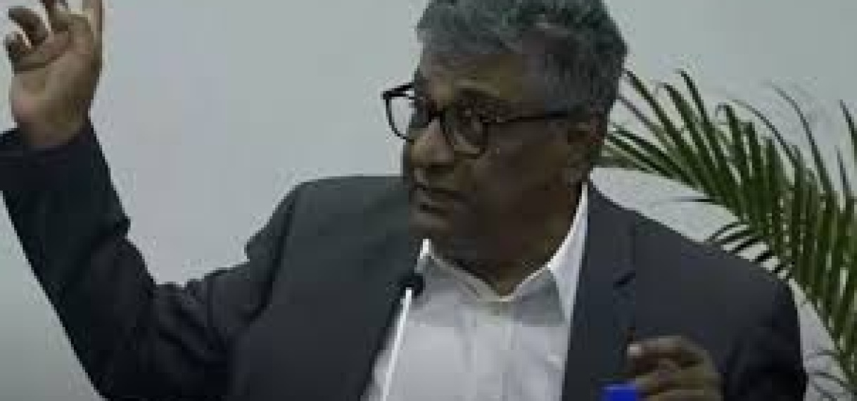 Financiën-minister Raghoebarsing: “Complexe verhouding overheid en staatsbedrijven dient ontrafeld te worden”