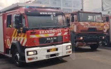 Muren school en schutting CBB lopen schroeischade op door grasbrand