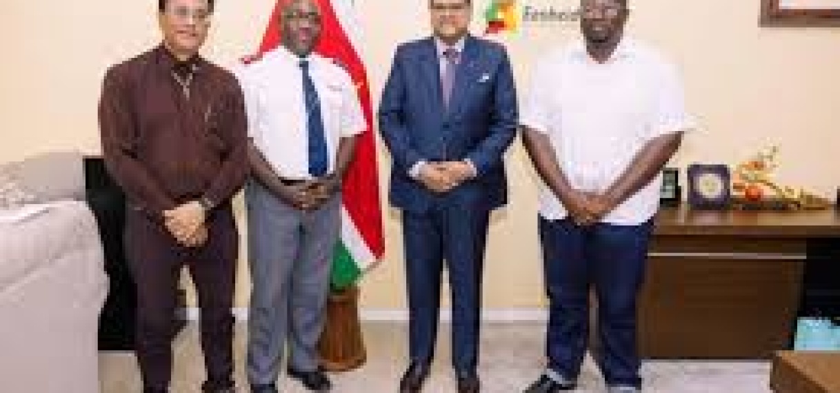 Leger des Heils bespreekt plannen met president Santokhi