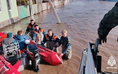 Duizenden Russen worden geëvacueerd na damdoorbraak