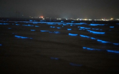 Chinese wateren kleuren blauw door bijzonder natuurfenomeen