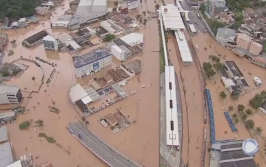 Braziliaanse stad volledig onder water gelopen door overstromingen