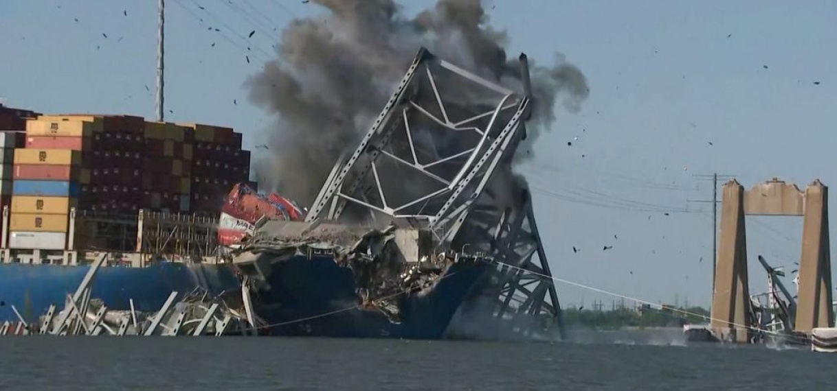 UPDATE: Delen van brug die werd geramd door schip in VS opgeblazen