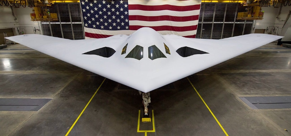 Amerikaanse luchtmacht onthult futuristische nucleaire stealth-bommenwerper B-21 Raider