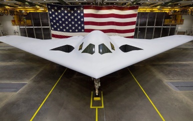 Amerikaanse luchtmacht onthult futuristische nucleaire stealth-bommenwerper B-21 Raider