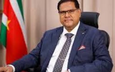 President Santokhi krijgt update over veiligheidssituatie in Suriname