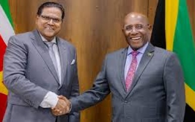 Suriname en Jamaica verkennen samenwerkingsmogelijkheden voor economische groei