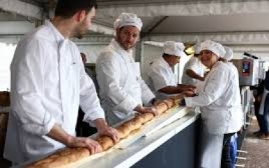 Fransen veroveren na vijf jaar wereldrecord voor langste stokbrood