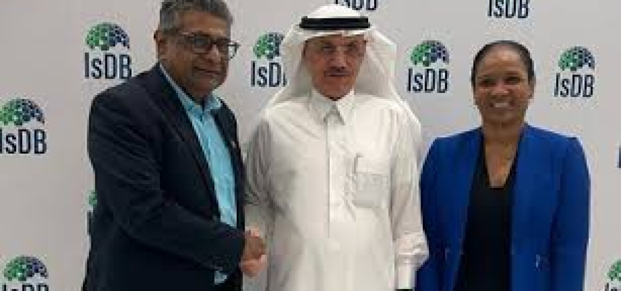 “Suriname en IsDB sluiten belangrijke investeringsovereenkomst van USD 235 miljoen”