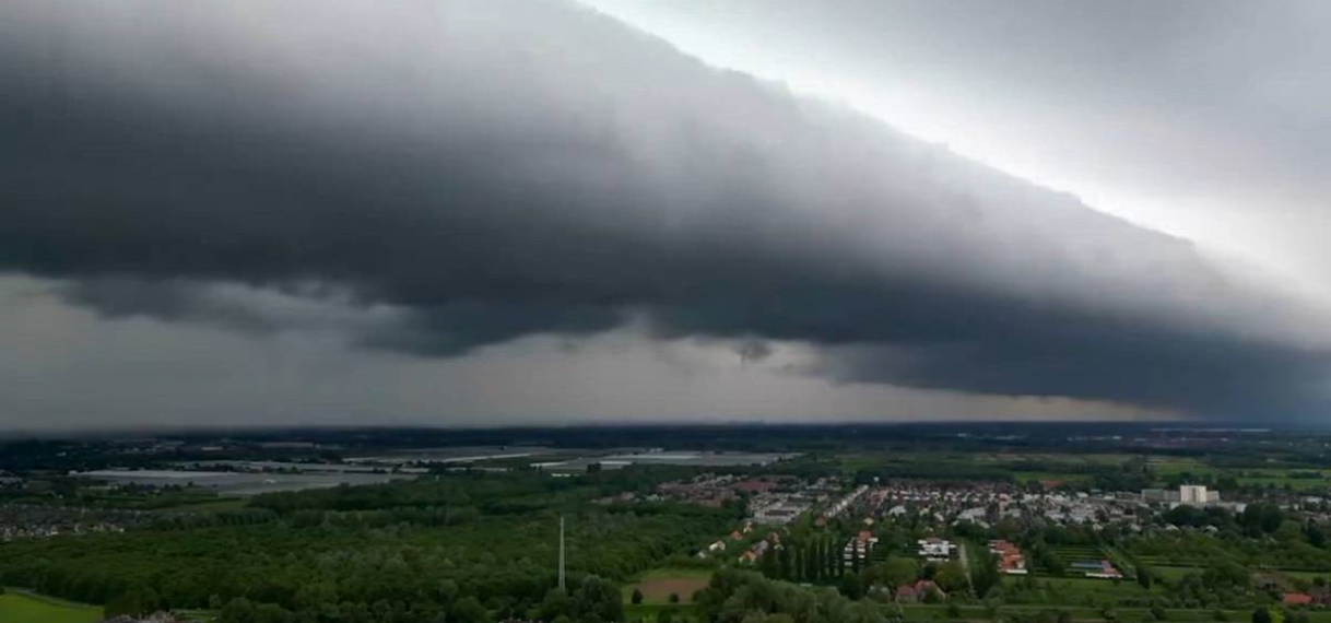 Nederlanders maken prachtige beelden van zeldzame ‘plankwolk’