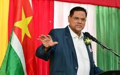 President Santokhi zet koers voor stabilisatie en vooruitgang in Suriname