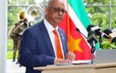 Minister Ramdin eert gevallen helden tijdens Memorial Day