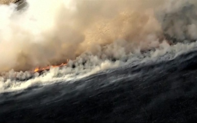 Dronebeelden tonen natuurbrand nabij San Francisco