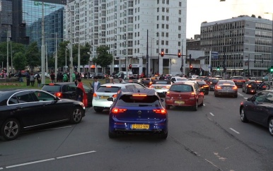 Verkeerschaos in Rotterdam door uitbundige Turkse voetbalfans