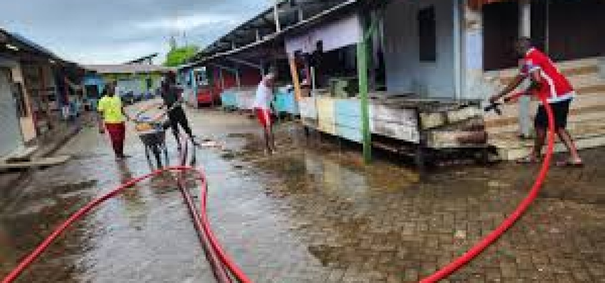 Ongediertebestrijding tijdens grote schoonmaakbeurt Centrale Markt Paramaribo