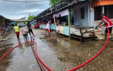 Ongediertebestrijding tijdens grote schoonmaakbeurt Centrale Markt Paramaribo