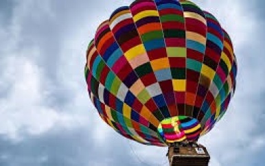 Luchtballon maakt noodlanding in Overijssel na mogelijk beschoten te zijn