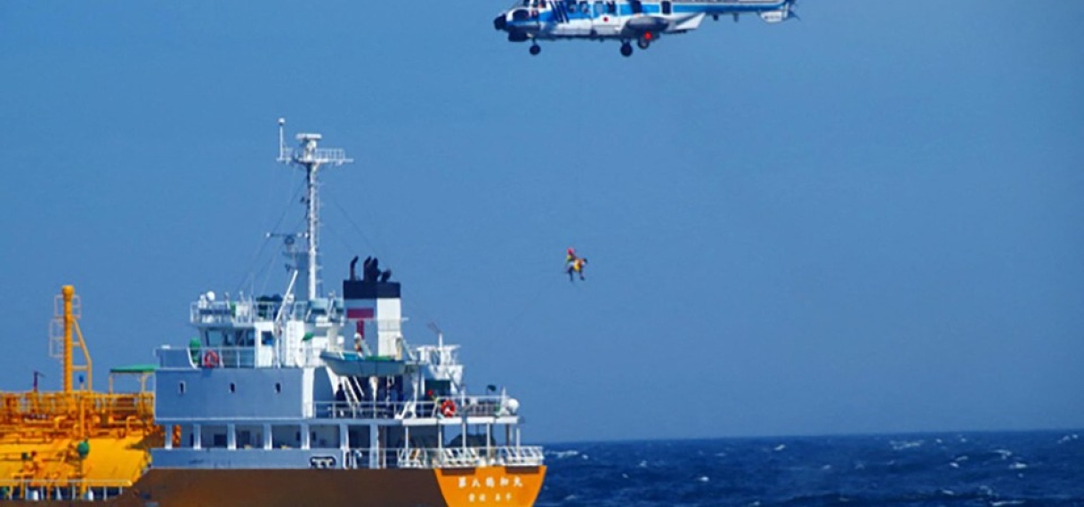 Zwemster na 36 uur dobberen op zee gered op 80 kilometer van Japanse kust