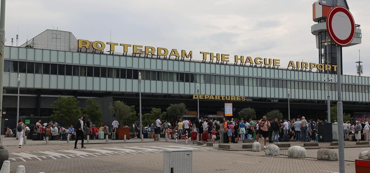 Lange rijen bij Rotterdam The Hague Airport door storing