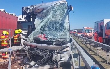 Dode en vijftien gewonden na ongeluk met bus vol toeristen in Italië