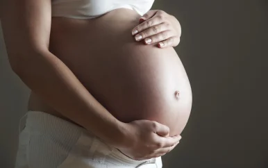 Zwangere vrouw krijgt miskraam na door haar zusters te zijn mishandeld