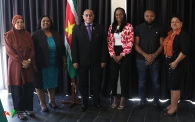 Minister Mac Andrew installeert Selectiecommissie SDG/ CARICOM Jeugdambassadeurs