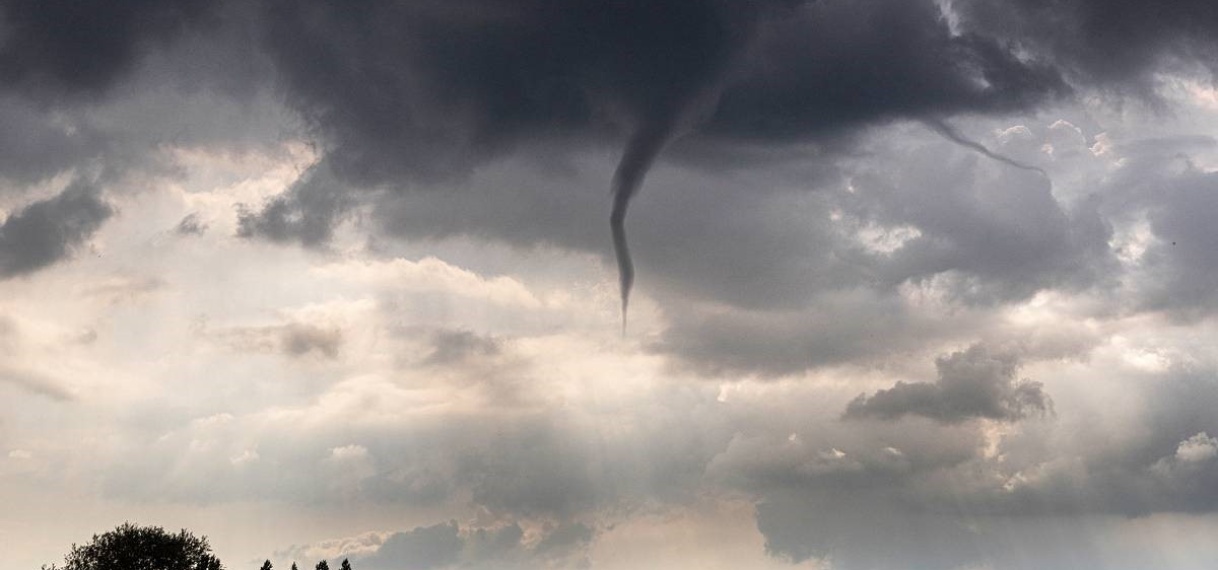 Omstanders filmen razende tornado in oosten van Spanje